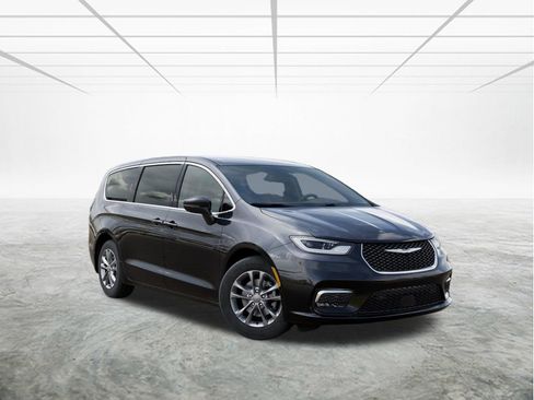 New 2026 Chrysler Pacifica Select image 5