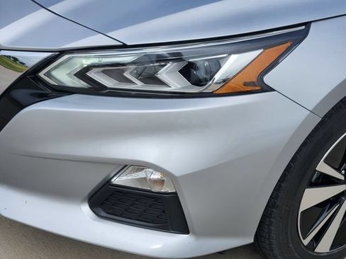 Used 2022 Nissan Altima 2.5 SV FWD image 9