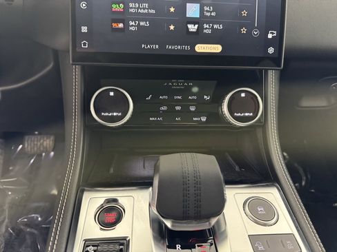 Used 2025 Jaguar F-PACE R-Dynamic S image 19