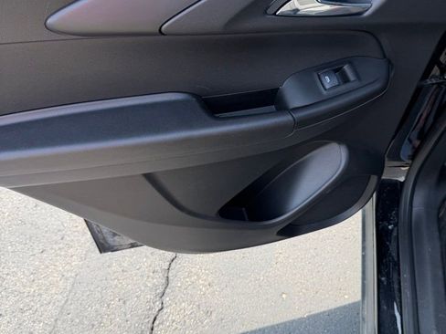 Used 2023 Chevrolet TrailBlazer LT w/ Convenience Package image 11