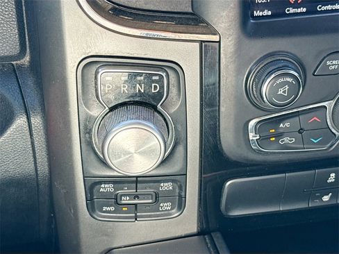 Used 2018 RAM 1500 Laramie image 18