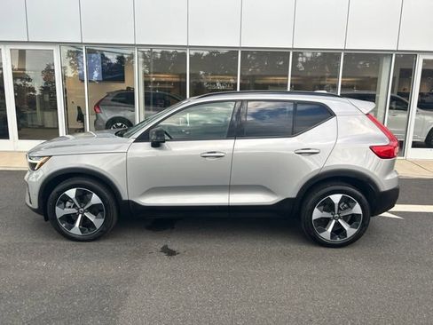 Certified 2025 Volvo XC40 B5 Plus AWD/4WD image 2