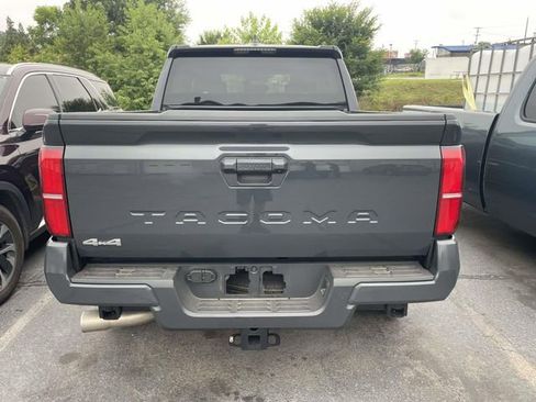 Used 2025 Toyota Tacoma SR5 AWD/4WD image 11