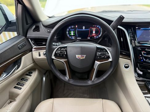 Used 2018 Cadillac Escalade Luxury AWD/4WD image 20