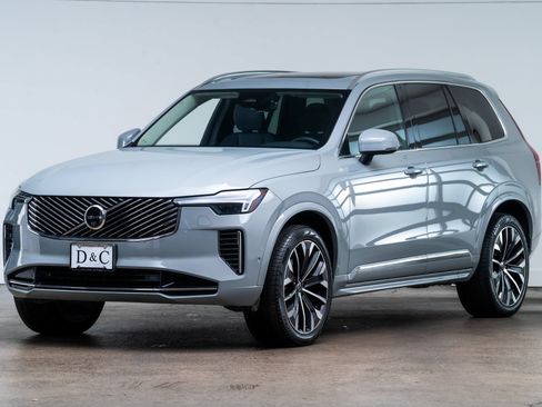 Used 2025 Volvo XC90 B6 Plus AWD/4WD image 3
