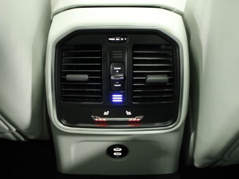 New 2026 Porsche Macan image 44