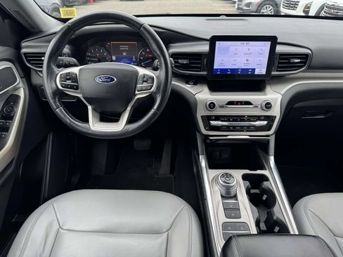 Used 2021 Ford Explorer XLT w/ Equipment Group 202A RWD image 16