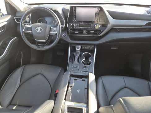 Used 2021 Toyota Highlander XLE image 22