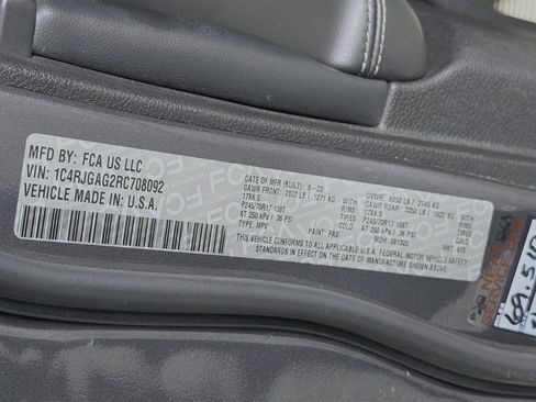 Used 2024 Jeep Grand Cherokee Laredo RWD image 33