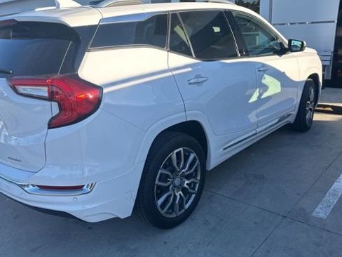 Used 2022 GMC Terrain Denali image 4