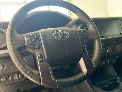 Used 2021 Toyota Tacoma TRD Sport w/ Technology Package image 14