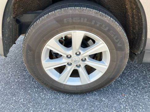 Used 2013 Toyota Highlander Plus FWD image 26
