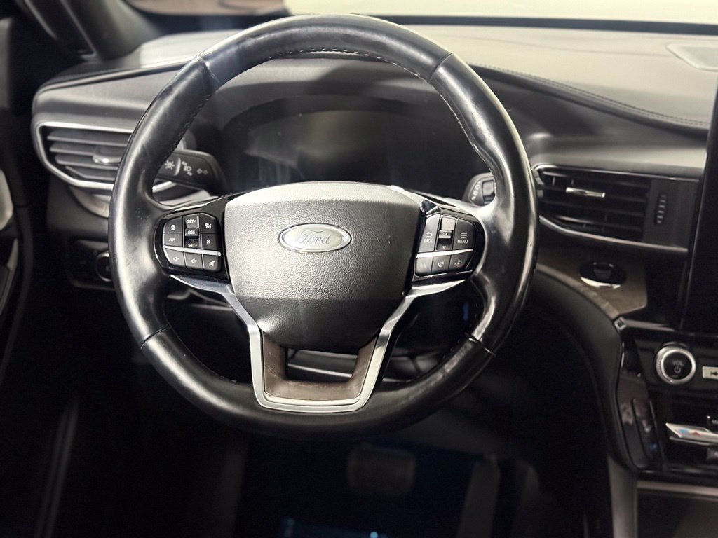 Used 2022 Ford Explorer Platinum w/ Equipment Group 601A AWD/4WD image 11
