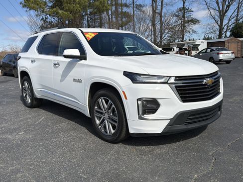 Used 2023 Chevrolet Traverse High Country image 3