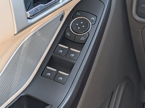Used 2020 Ford Explorer Platinum w/ Premium Technology Package AWD/4WD image 26