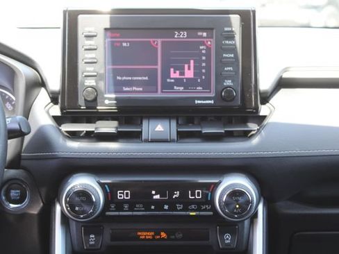 Used 2022 Toyota RAV4 XLE FWD image 17