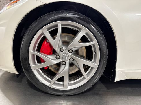 Used 2015 Nissan 370Z Coupe RWD image 2