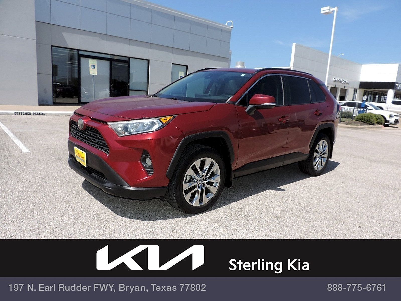 Used 2019 Toyota RAV4 XLE Premium FWD image 1