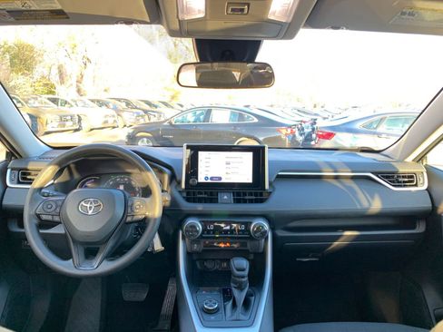 Used 2025 Toyota RAV4 LE image 32