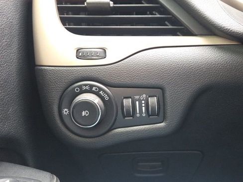 Used 2015 Jeep Cherokee Latitude w/ Cold Weather Group image 27