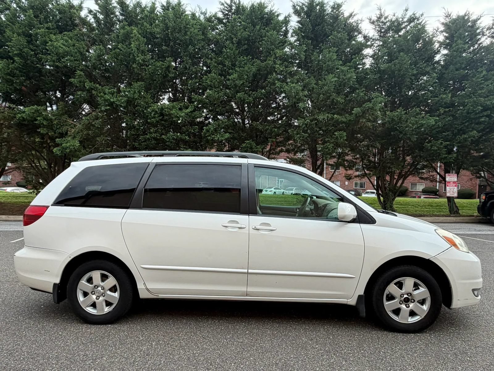 Used 2004 Toyota Sienna XLE FWD image 8