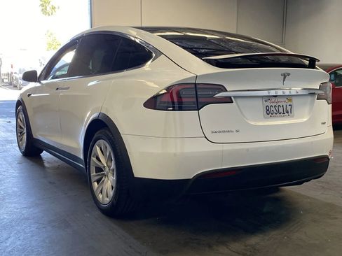 Used 2018 Tesla Model X 75D image 2