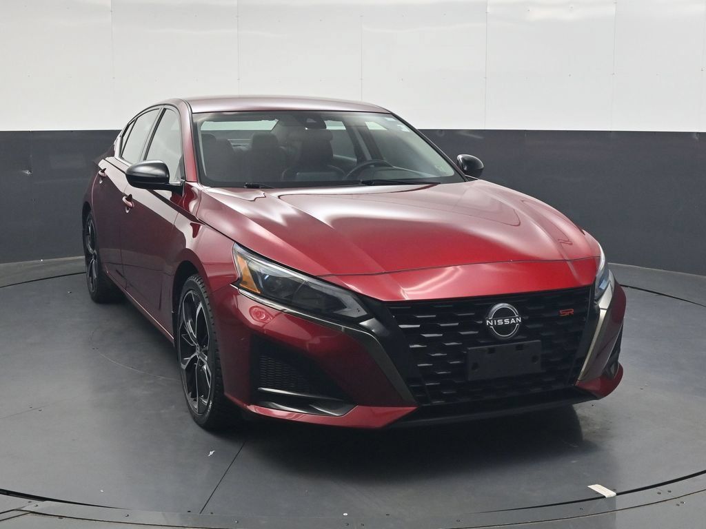 Certified 2023 Nissan Altima 2.5 SR FWD image 2