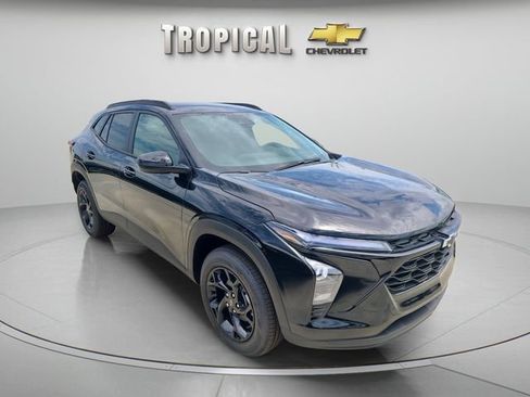 New 2026 Chevrolet Trax LT w/ Midnight Edition FWD image 7