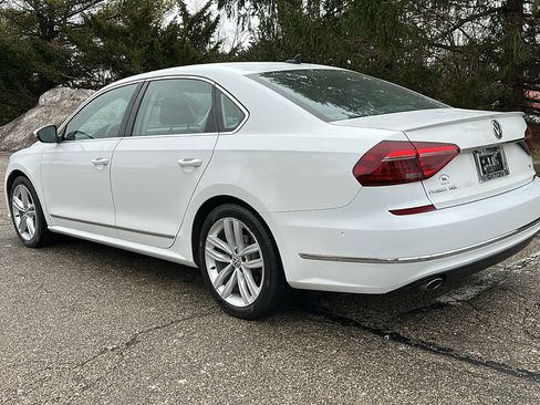 Used 2018 Volkswagen Passat 2.0T SEL Premium image 7