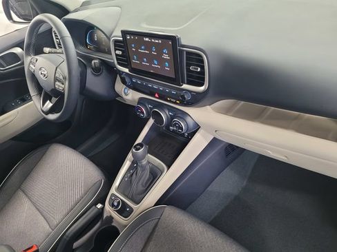 Used 2025 Hyundai Venue Limited FWD image 20