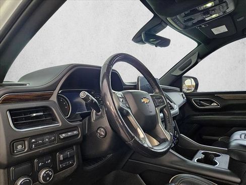 Used 2021 Chevrolet Suburban Premier w/ Premium Package image 9