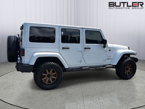 Used 2015 Jeep Wrangler Unlimited Sahara w/ Connectivity Group AWD/4WD image 7