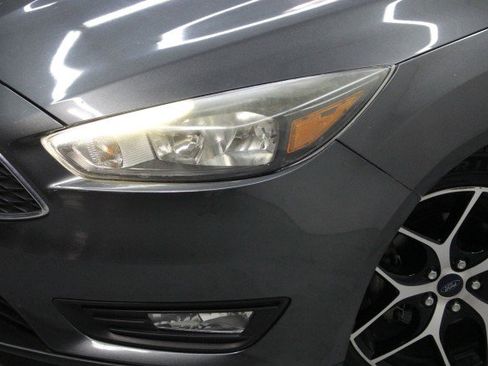 Used 2017 Ford Focus SEL image 2