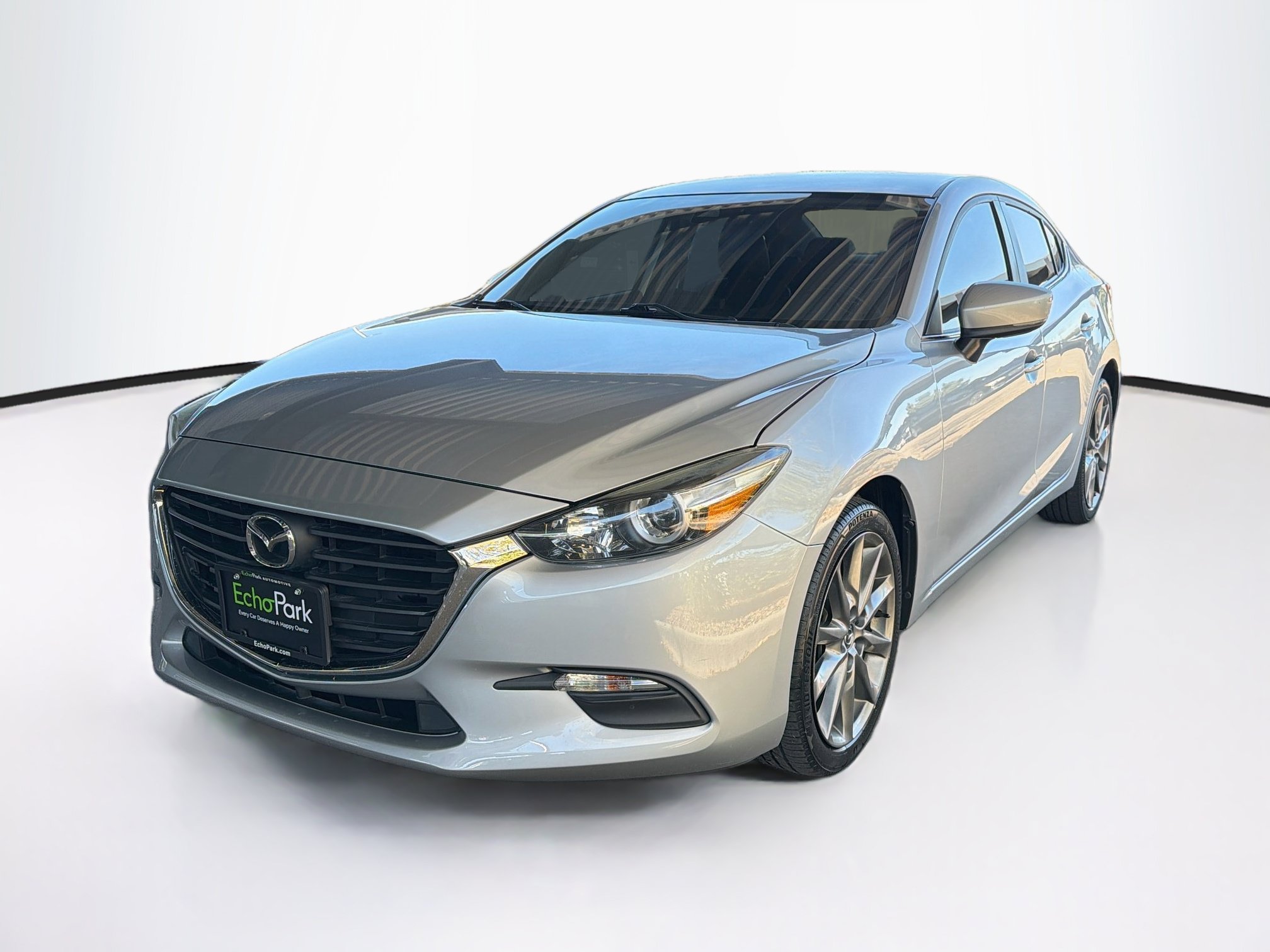 Used 2018 MAZDA MAZDA3 Touring FWD image 3