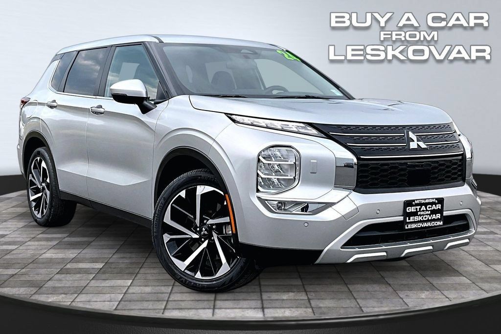Used 2024 Mitsubishi Outlander SE AWD/4WD image 1