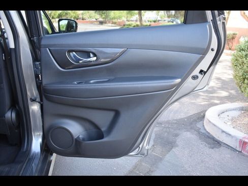 Used 2020 Nissan Rogue SV w/ Premium Package FWD image 29