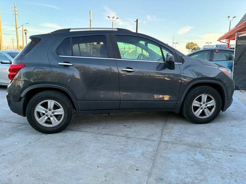 Used 2019 Chevrolet Trax LT w/ LT Convenience Package FWD image 6
