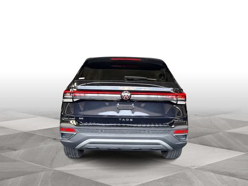 Used 2025 Volkswagen Taos SE w/ Panoramic Sunroof Package FWD image 7