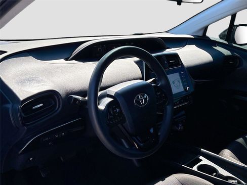 Used 2021 Toyota Prius LE image 9