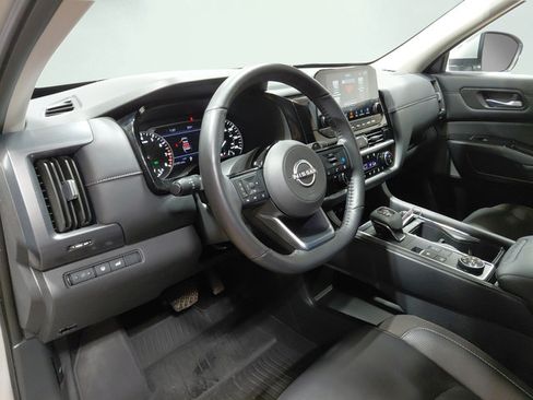 Used 2025 Nissan Pathfinder SL AWD/4WD image 29