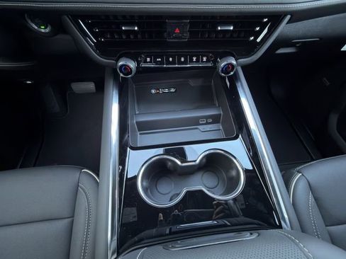 New 2026 Chevrolet Suburban Premier image 17