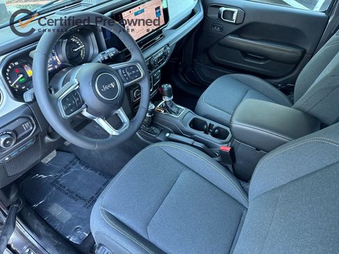 Used 2025 Jeep Wrangler Unlimited Sahara w/ Safety Group image 11