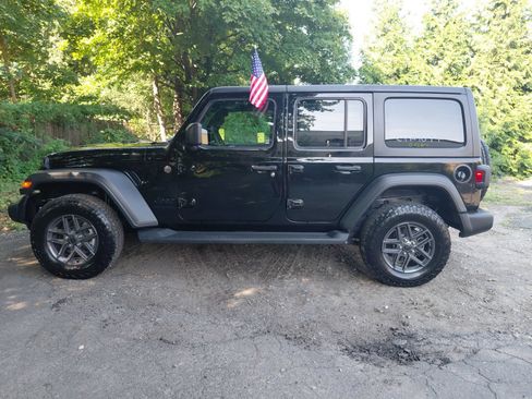 Used 2025 Jeep Wrangler Unlimited Sport AWD/4WD image 27