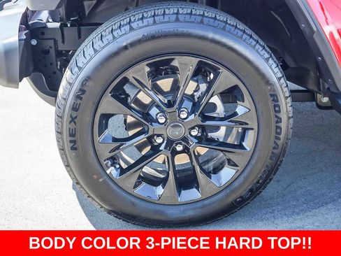 Used 2025 Jeep Wrangler Sahara image 9