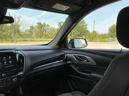 Used 2023 Chevrolet Traverse LT FWD image 28