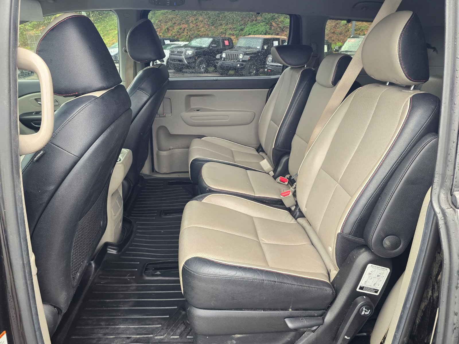 Used 2021 Kia Sedona EX FWD image 12