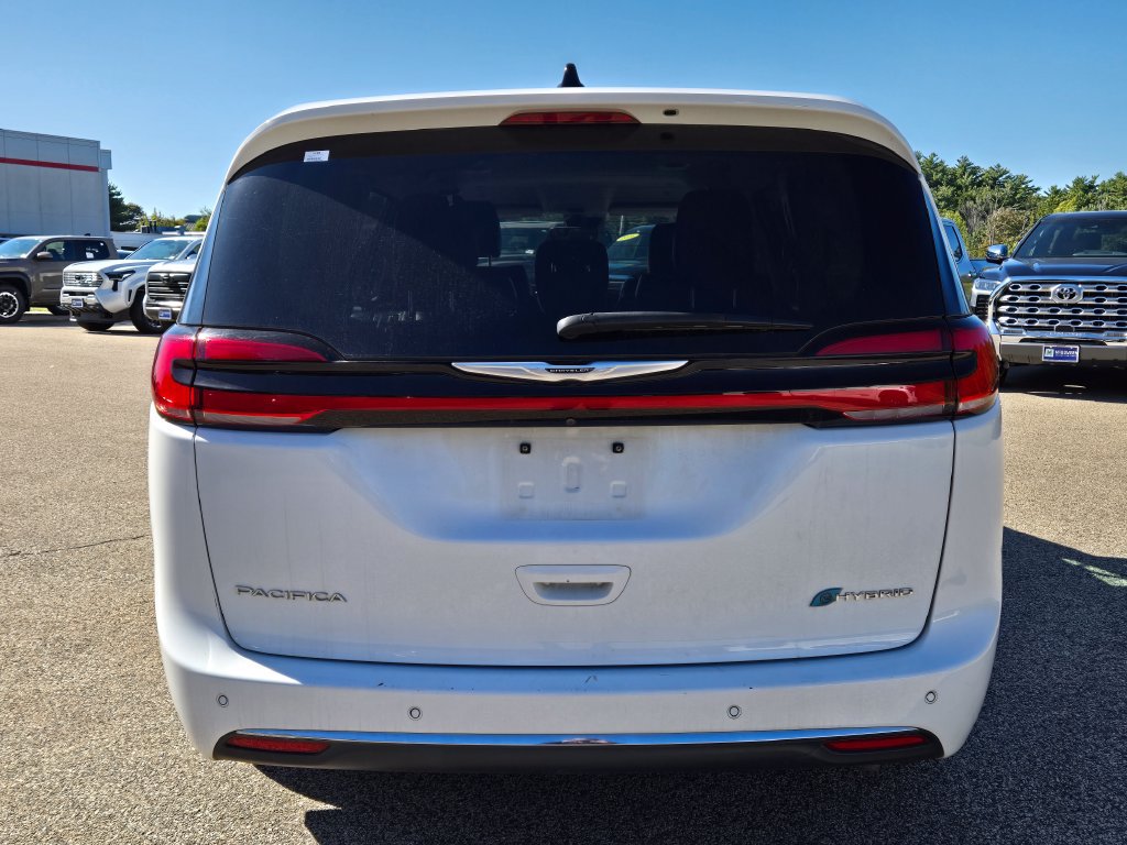 Used 2023 Chrysler Pacifica Touring-L FWD image 4