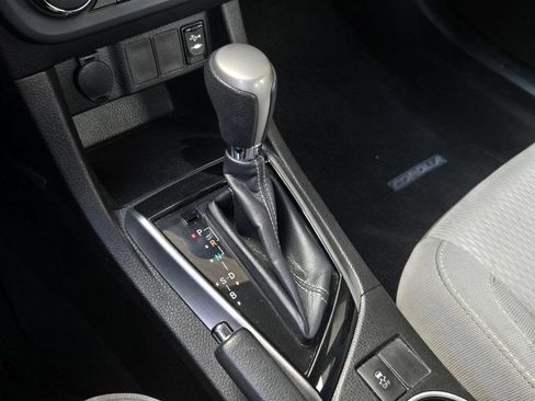 Used 2015 Toyota Corolla LE FWD image 19
