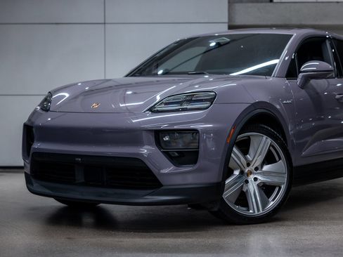 Certified 2025 Porsche Macan 4S Electric AWD/4WD image 21