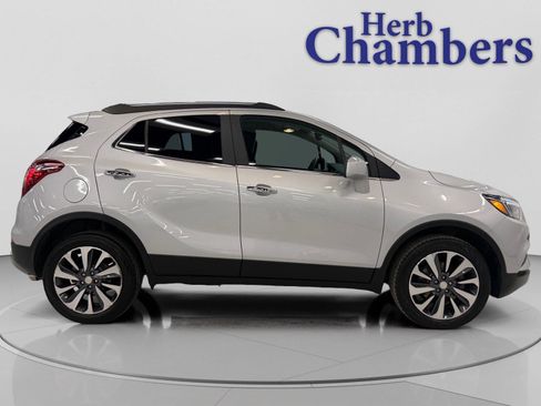 Used 2022 Buick Encore Preferred image 2